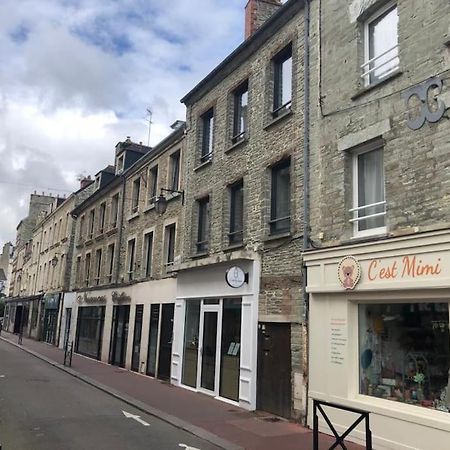 Duplex Parapluies De Cherbourg Netflix Parking Eksteriør billede